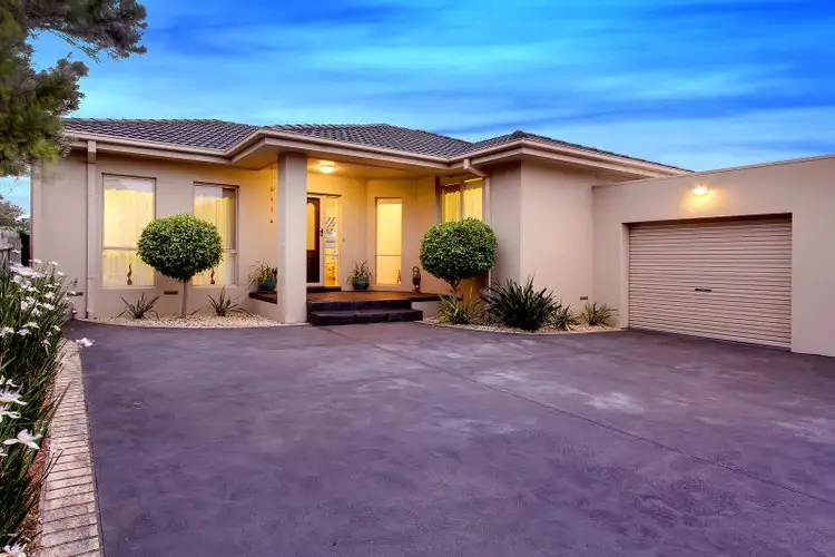 2/6 Moorfield Avenue, Rosebud VIC 3939