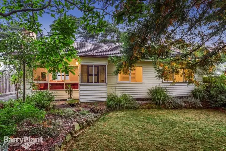 8 Shalimar Crescent, Boronia VIC 3155