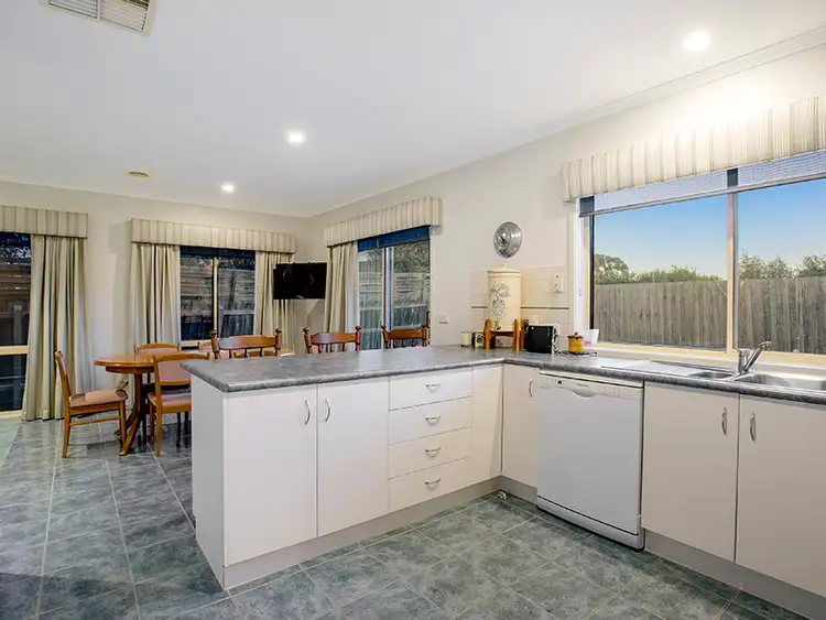 Seventh view of Homely house listing, 10 Stagecoach Close, Hoppers Crossing VIC 3029