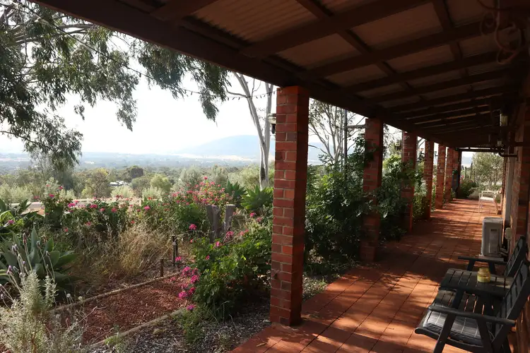 2 Sidney Road, York WA 6302