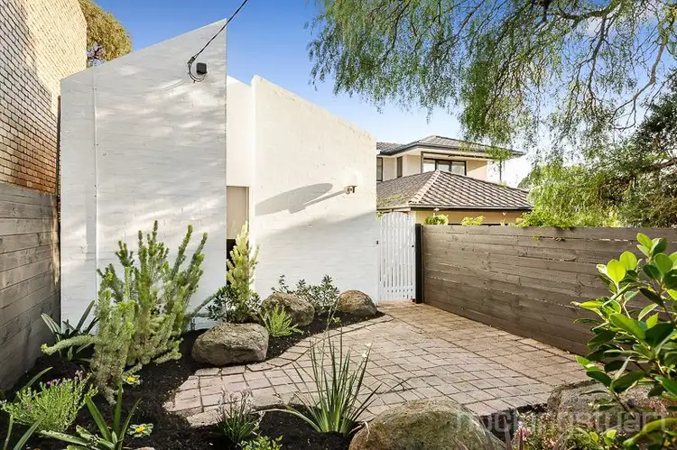 9 Railway Avenue, Brighton VIC 3186