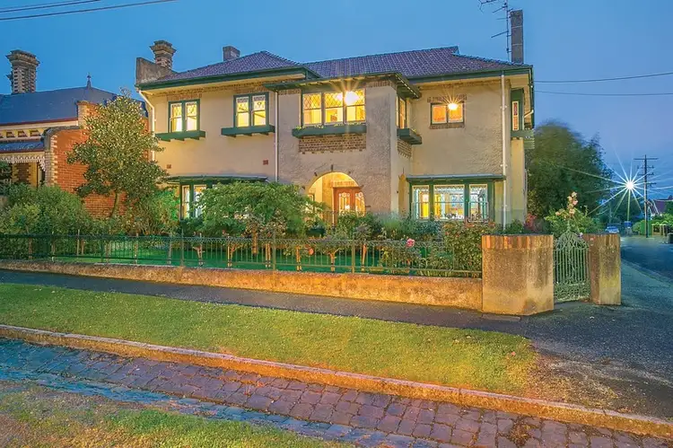 206 Mill Street, Lake Wendouree VIC 3350