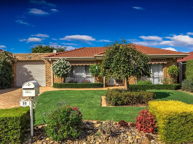 35 Shakespeare Drive, Delahey VIC 3037
