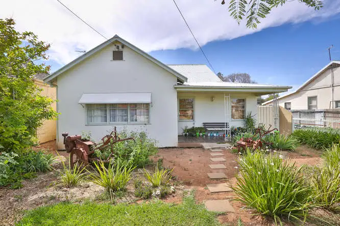 Main view of Homely house listing, 33 Walnut Avenue, Mildura VIC 3500