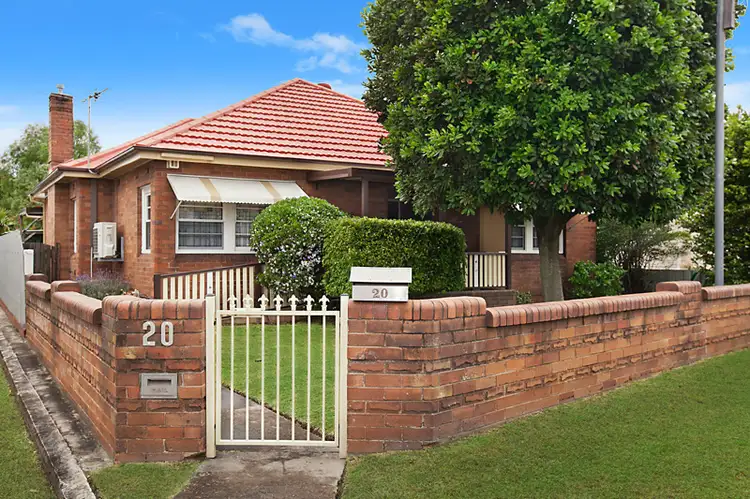 20 Roxburgh Street, Stockton NSW 2295