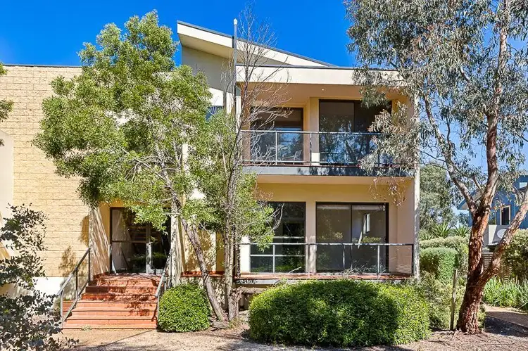 8/29 Diamond Boulevard, Greensborough VIC 3088