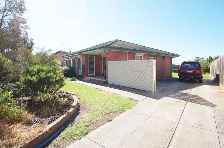 33 Flynn Crescent, Coolaroo VIC 3048