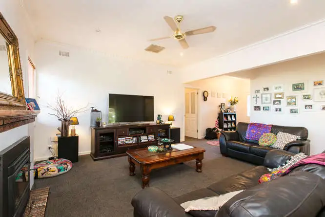 Sixth view of Homely house listing, 2 Berrigan Lane, Red Cliffs VIC 3496
