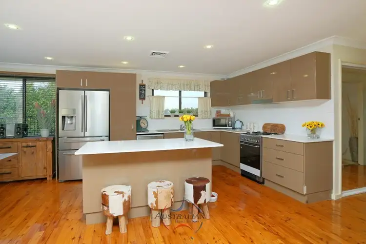 6 Omega Place, St Clair NSW 2759