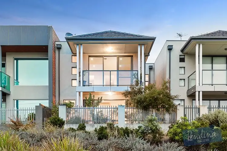 10 Lakeside Crescent, Maribyrnong VIC 3032
