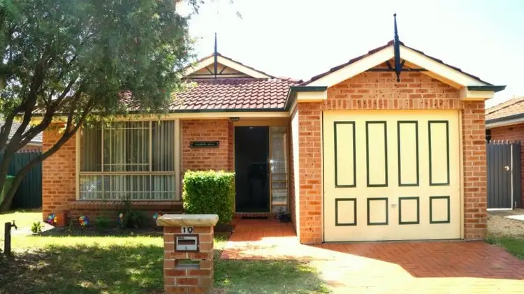 10 Hollingsford Crescent, Carrington NSW 2294