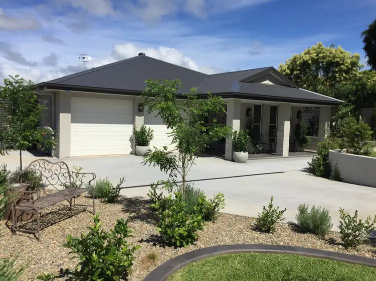 4 Meroo Road, Bomaderry NSW 2541