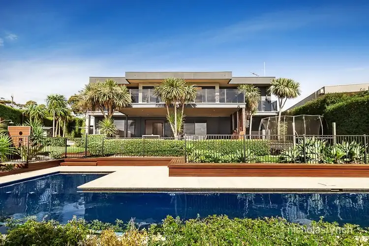 1 Rosserdale Crescent, Mount Eliza VIC 3930