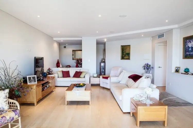 Fourth view of Homely apartment listing, 4/17 Tingira Circle, East Fremantle WA 6158