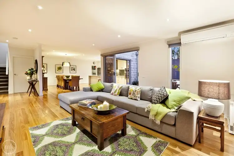 2/22 Grand Boulevard, Montmorency VIC 3094