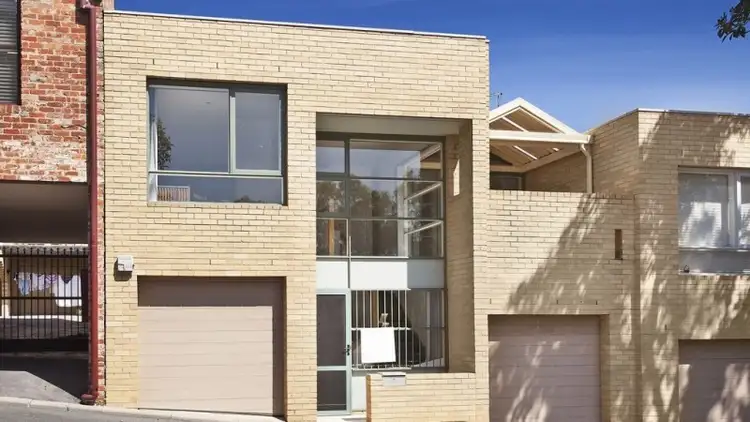 3 Rogan Lane, Kensington VIC 3031