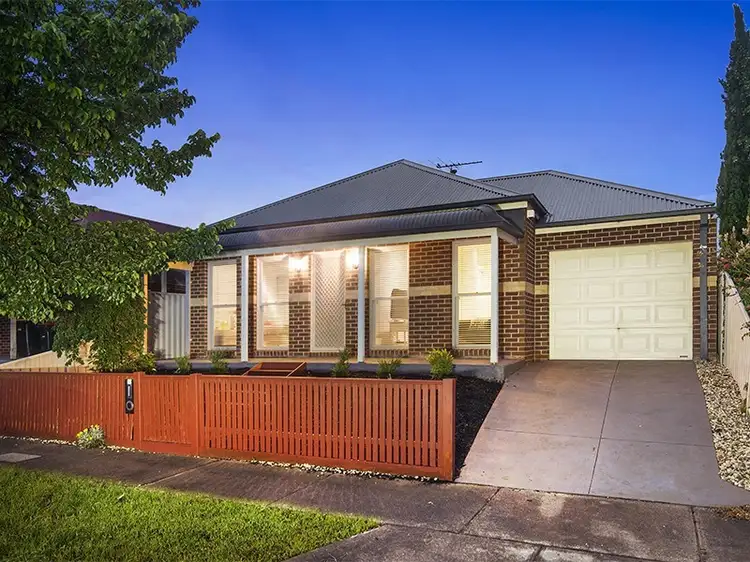 50 Clarendon Wynd, Caroline Springs VIC 3023