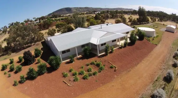 8 Tenth Road, York WA 6302