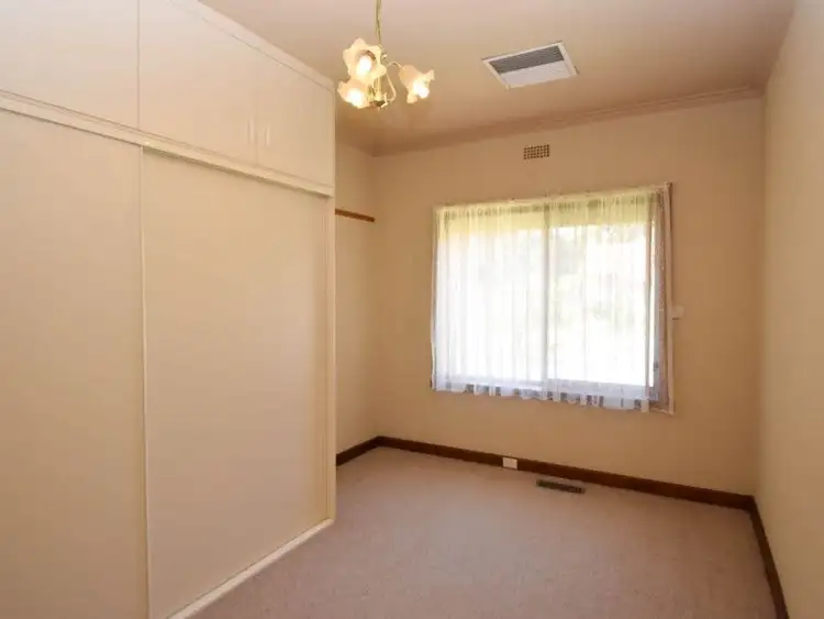 Fifth view of Homely house listing, 2 Maxwell Street, Wangaratta VIC 3677