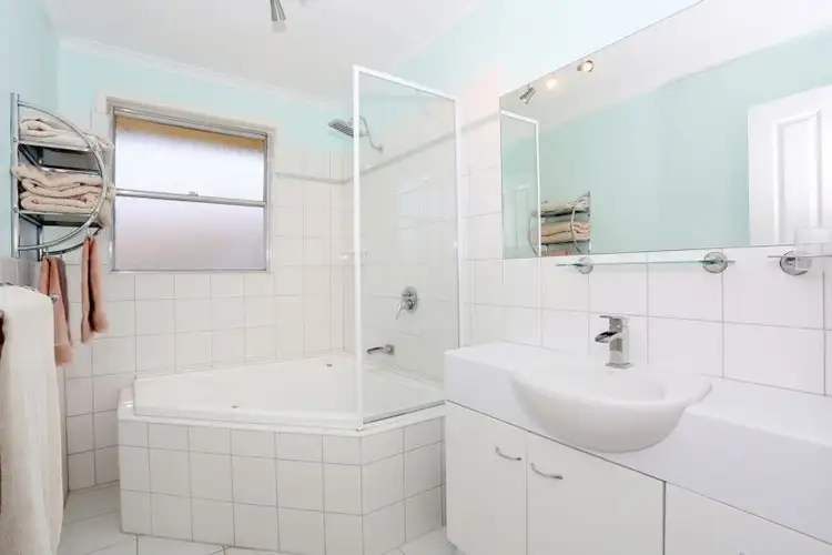 Sixth view of Homely house listing, 2 Thorpdale Avenue, Coolaroo VIC 3048