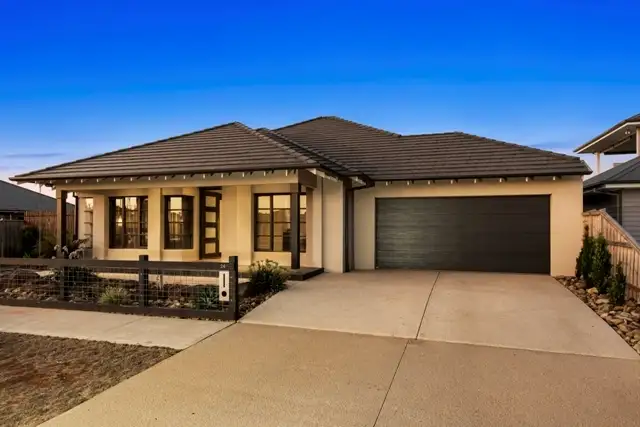 24 Eaglehawk Boulevard, Eynesbury VIC 3338