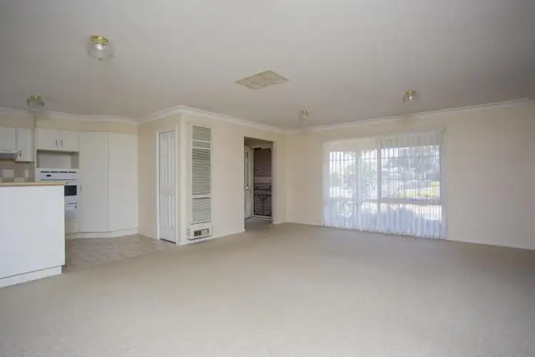 Second view of Homely house listing, 5 Joanna Court, Strathdale VIC 3550