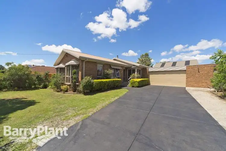 16 Elizabeth Street, Cranbourne North VIC 3977
