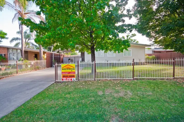 4 Melanesia Avenue, Lethbridge Park NSW 2770