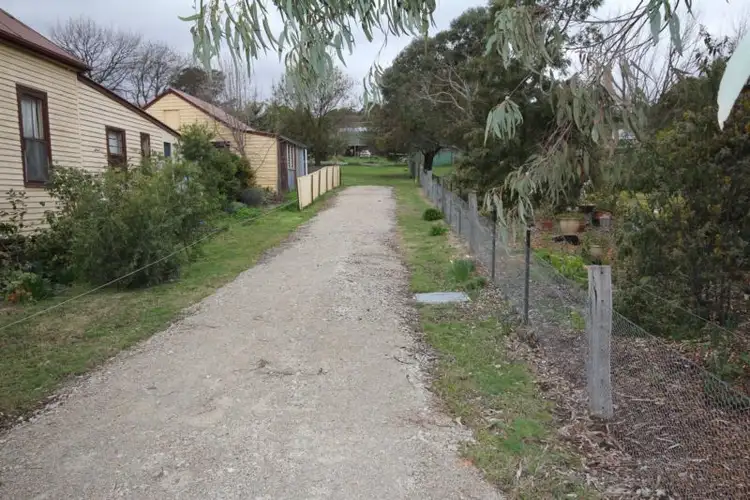 27 Railway Avenue, Beechworth VIC 3747