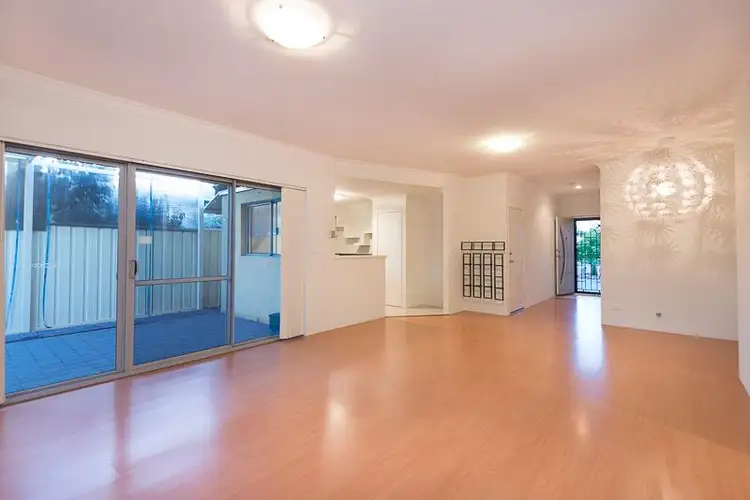 Main view of Homely house listing, 4/16 Hooson Way, Wilson WA 6107
