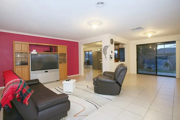 Fifth view of Homely house listing, 2 Niblick Circuit, Sandhurst VIC 3977