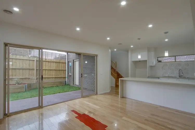 Fifth view of Homely house listing, 2/135 Berrabri Drive, Scoresby VIC 3179