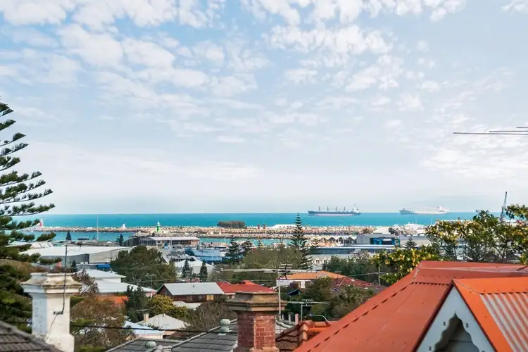 Main view of Homely house listing, 2/1 Livingstone Street, Beaconsfield WA 6162