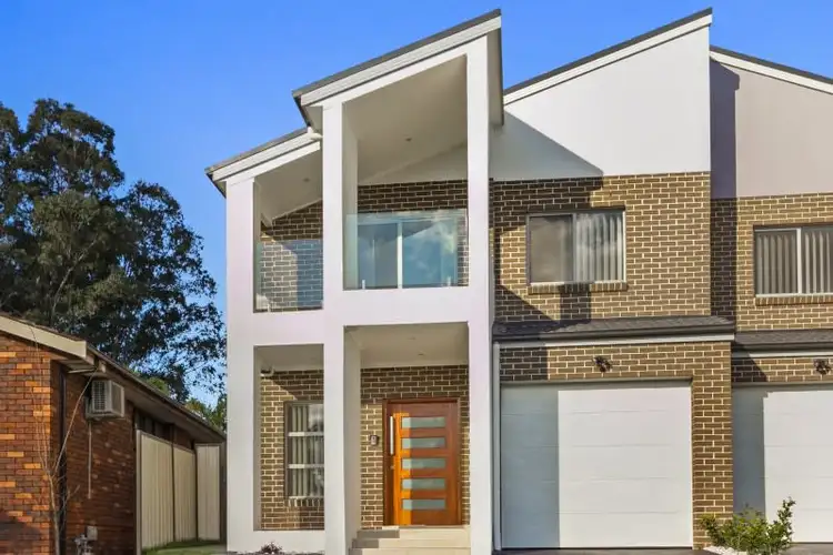 10 Menzies Circuit, St Clair NSW 2759