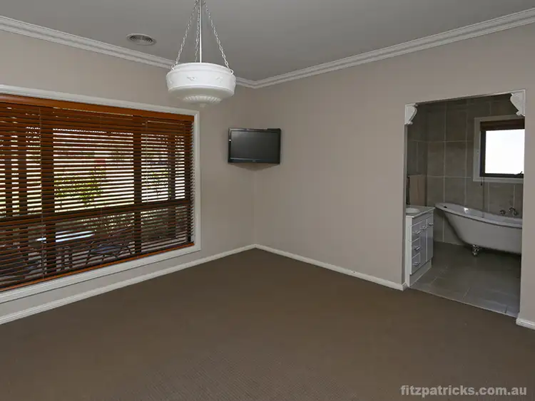 Sixth view of Homely house listing, 2 Veronica Place, Lake Albert NSW 2650