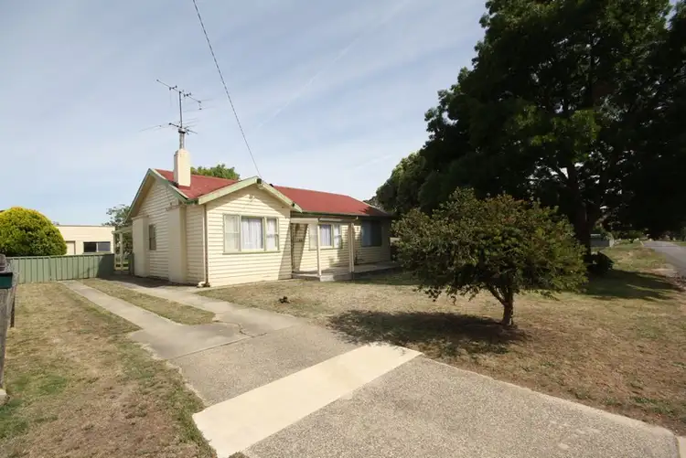 22 Eyre Street, Beaufort VIC 3373