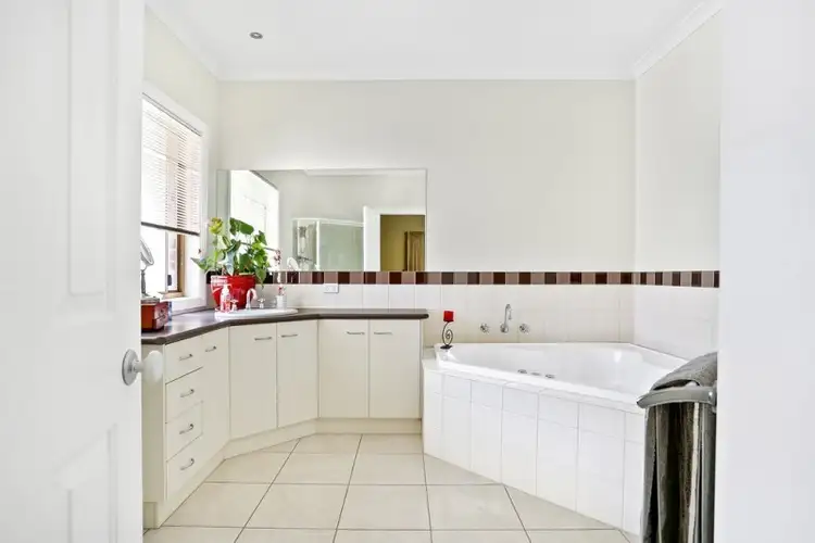 Sixth view of Homely house listing, 5 Clarendon Close, Strathfieldsaye VIC 3551