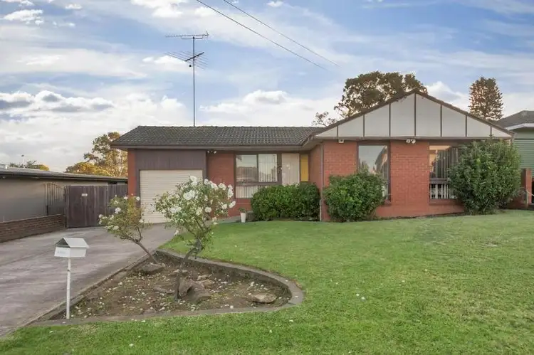 11 Renton Ave, Moorebank NSW 2170