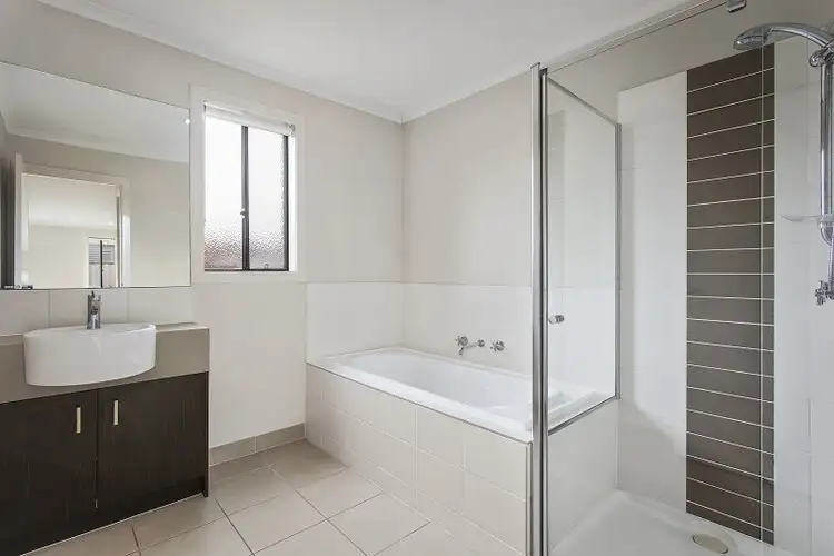 21 Holland Crescent, Truganina VIC 3029