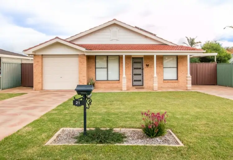 21 Charmer Crescent, Minchinbury NSW 2770