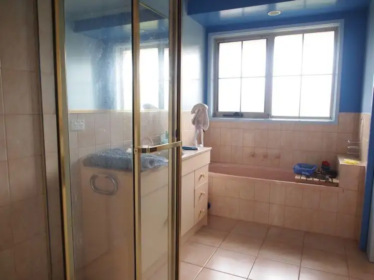 Seventh view of Homely house listing, 6 Birchwood Court, Bairnsdale VIC 3875