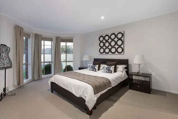 Fifth view of Homely house listing, 2 Glenview Court, Hillside VIC 3037
