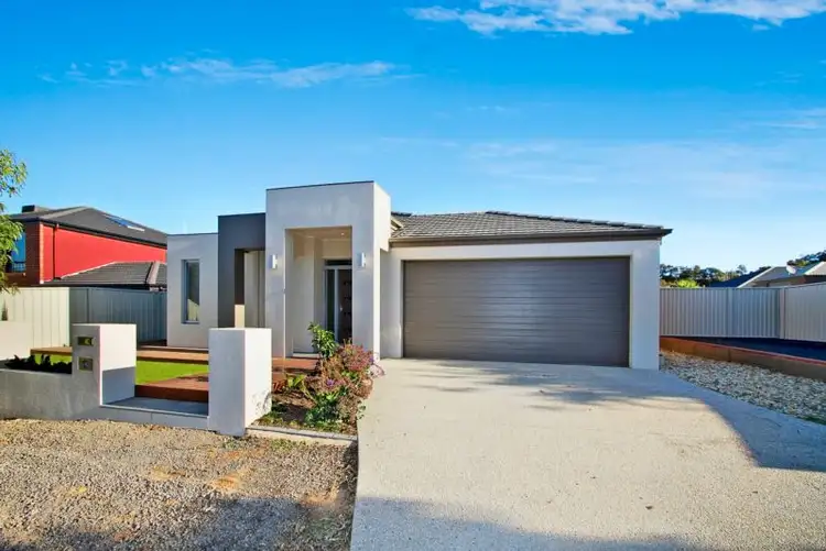 9 Huntingdale Avenue, Eaglehawk VIC 3556