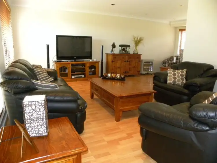 7 Coral Court, Sussex Inlet NSW 2540