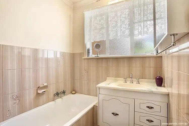 Fourth view of Homely house listing, 6 Valdoone Court, Oak Park VIC 3046