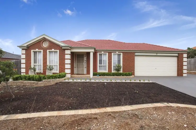 4 Lakeside Court, Melton West VIC 3337