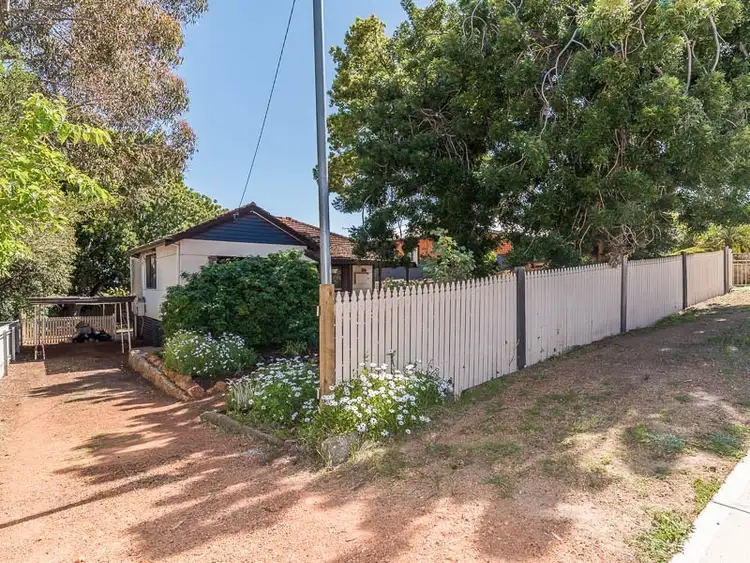 28 Stuart Street, Greenmount WA 6056