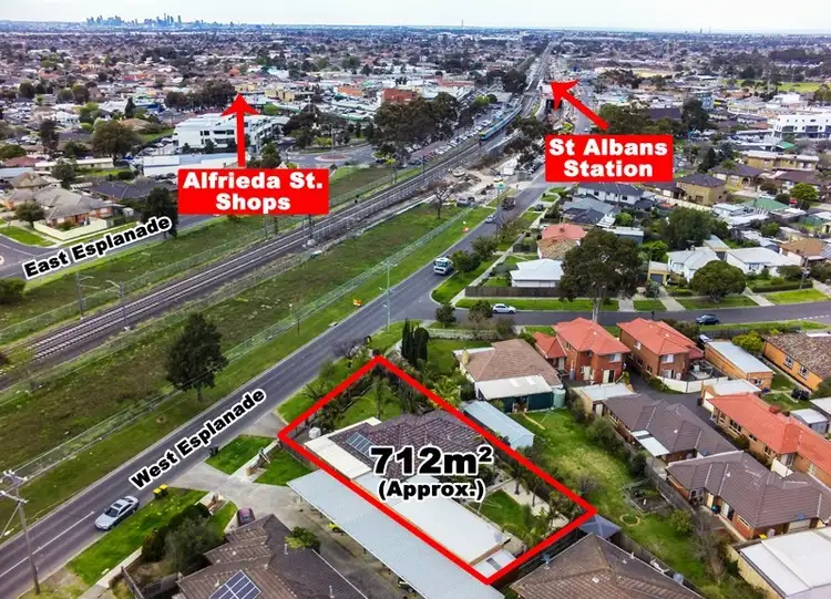 35 West Esplanade, St Albans VIC 3021