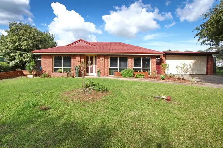 2 Yvonne Place, Melton West VIC 3337
