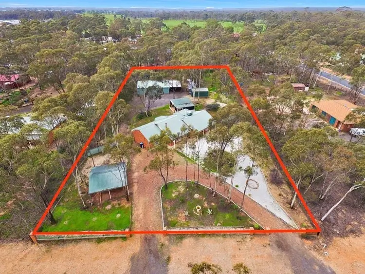 96 East Road, Huntly VIC 3551
